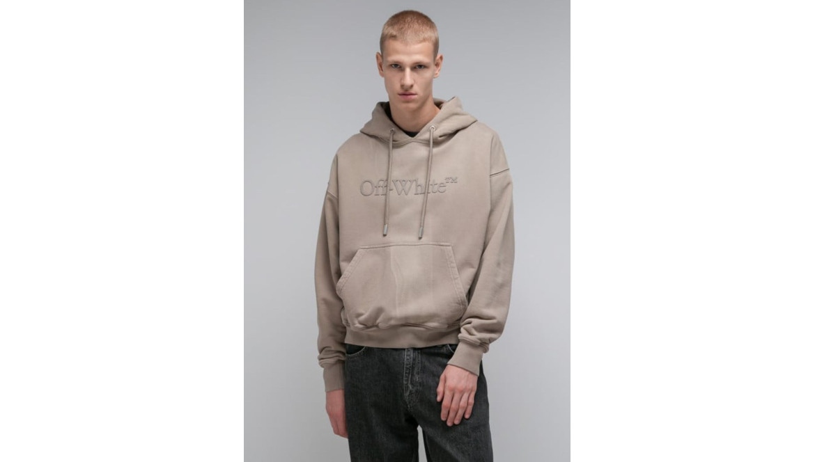 Style urbain pour homme avec la collection Off-White à Lyon.